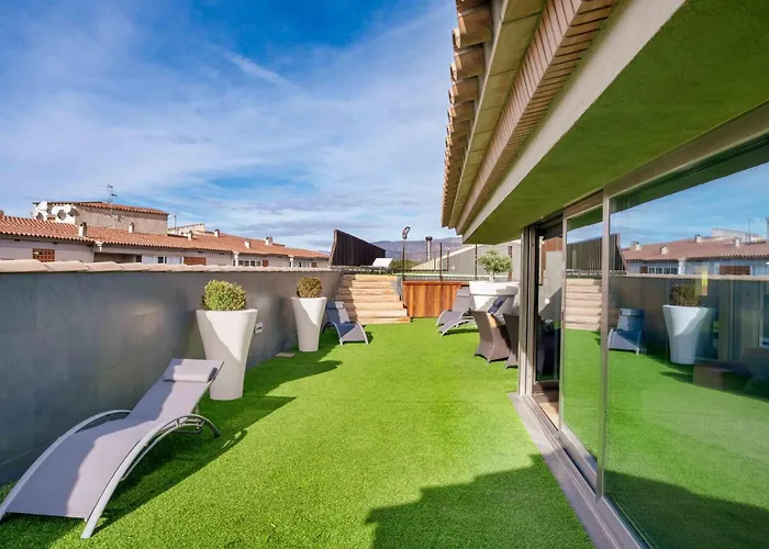Gran Duplex Cerca Del Mar Con Piscina Privada En El Centro De Ρόζες