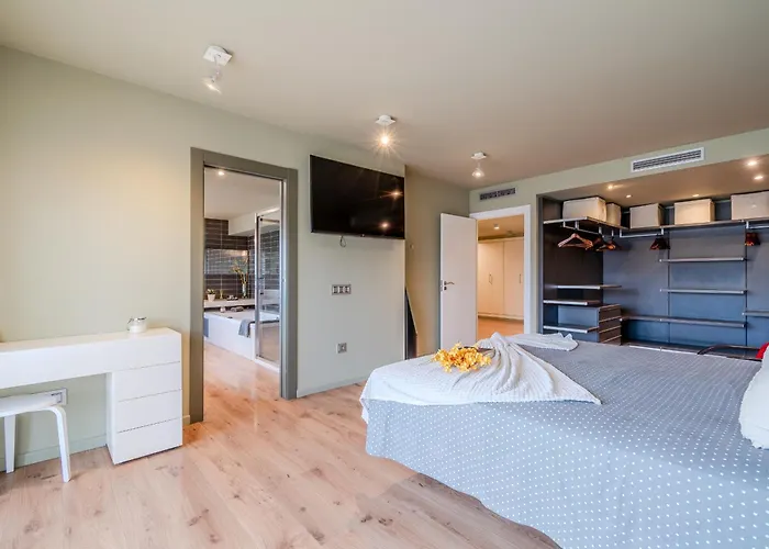 Semesterbostad Gran Duplex Cerca Del Mar Con Piscina Privada En El Centro De *