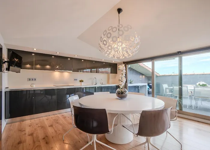 Gran Duplex Cerca Del Mar Con Piscina Privada En El Centro De