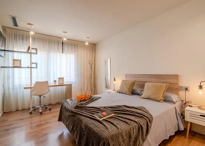 Gran Duplex Cerca Del Mar Con Piscina Privada En El Centro De Semesterbostad