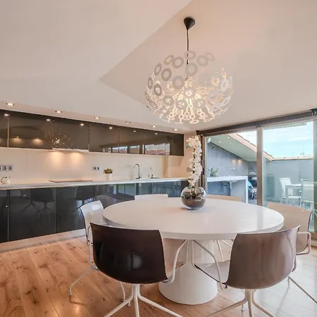 Gran Duplex Cerca Del Mar Con Piscina Privada En El Centro De