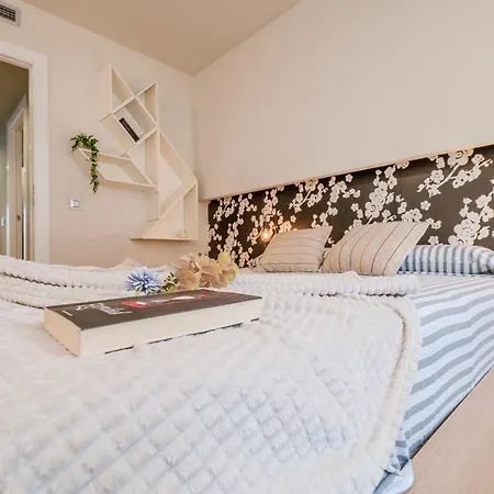 Gran Duplex Cerca Del Mar Con Piscina Privada En El Centro De Feriehus
